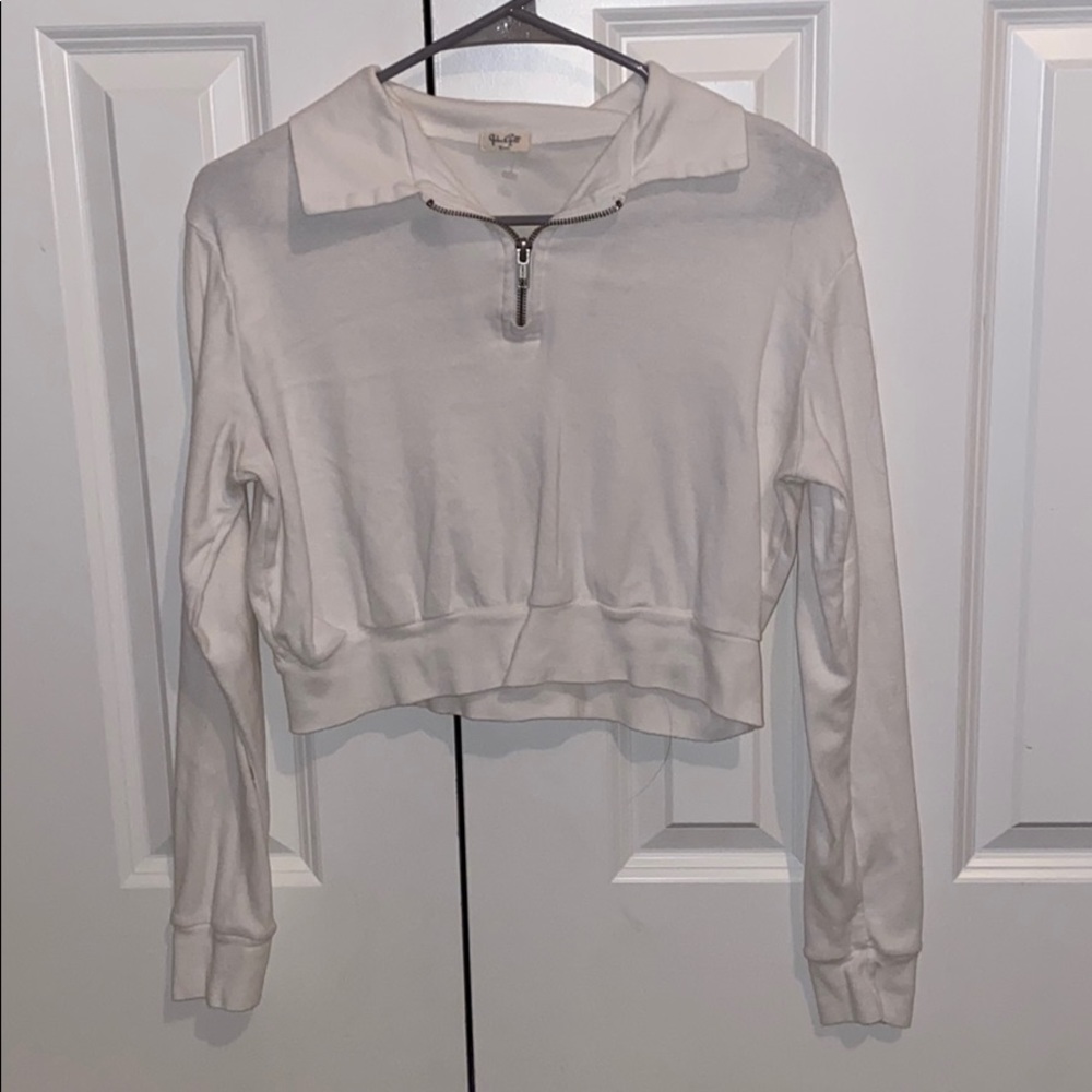 Brandy Melville- White Cropped Tee